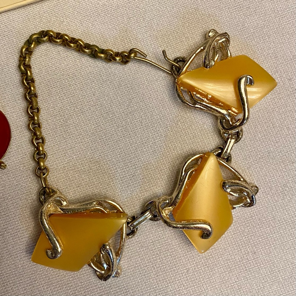 Vintage thermoset bracelet, butterscotch and gold tone